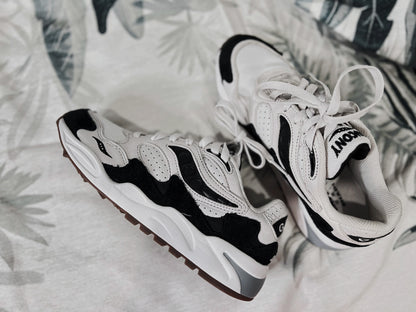 Saucony Shadow 6000 Vintage Sneakers - White & Black