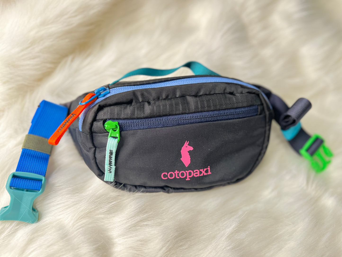 Cotopaxi 1.5L waist bag dark-one of a kind
